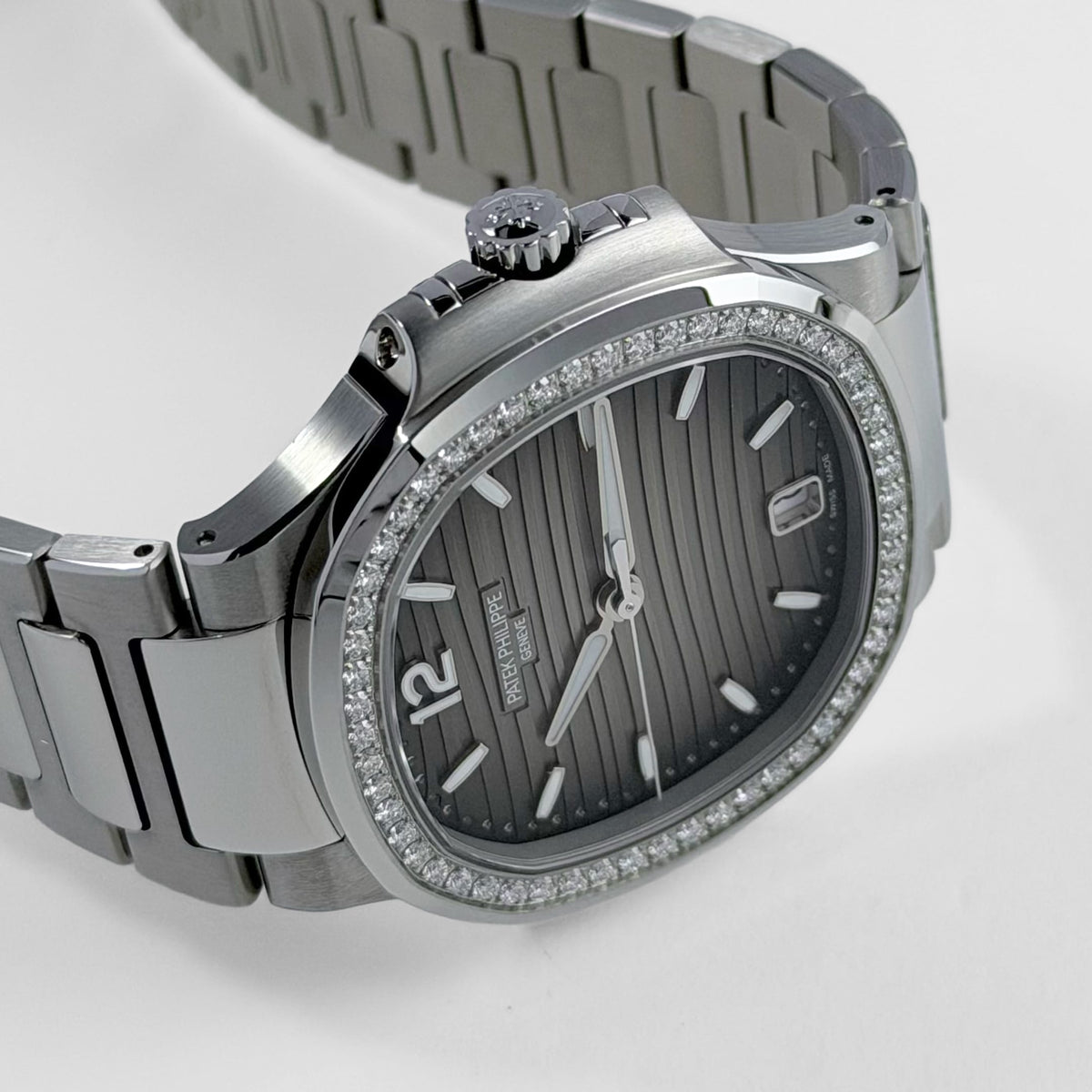 Patek Philippe Nautilus 7118/1200A-011 'Ladies' Stainless Steel Grey Dial Diamond Bezel (2024)