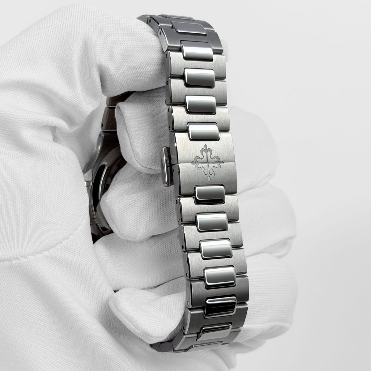 Patek Philippe Nautilus 7118/1200A-011 'Ladies' Stainless Steel Grey Dial Diamond Bezel (2024)