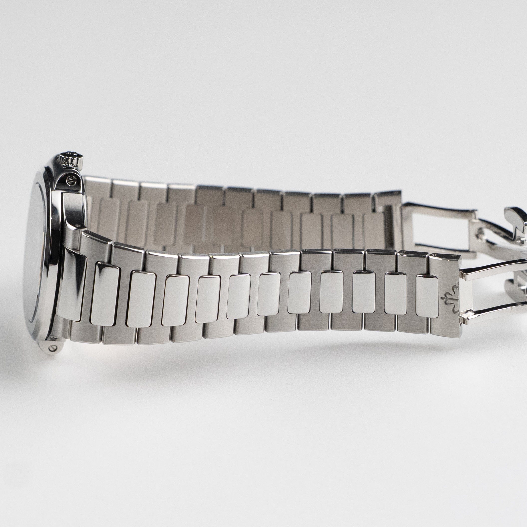 Patek Philippe Nautilus 7118/1A-001 'Ladies' Stainless Steel Blue Dial (2020)