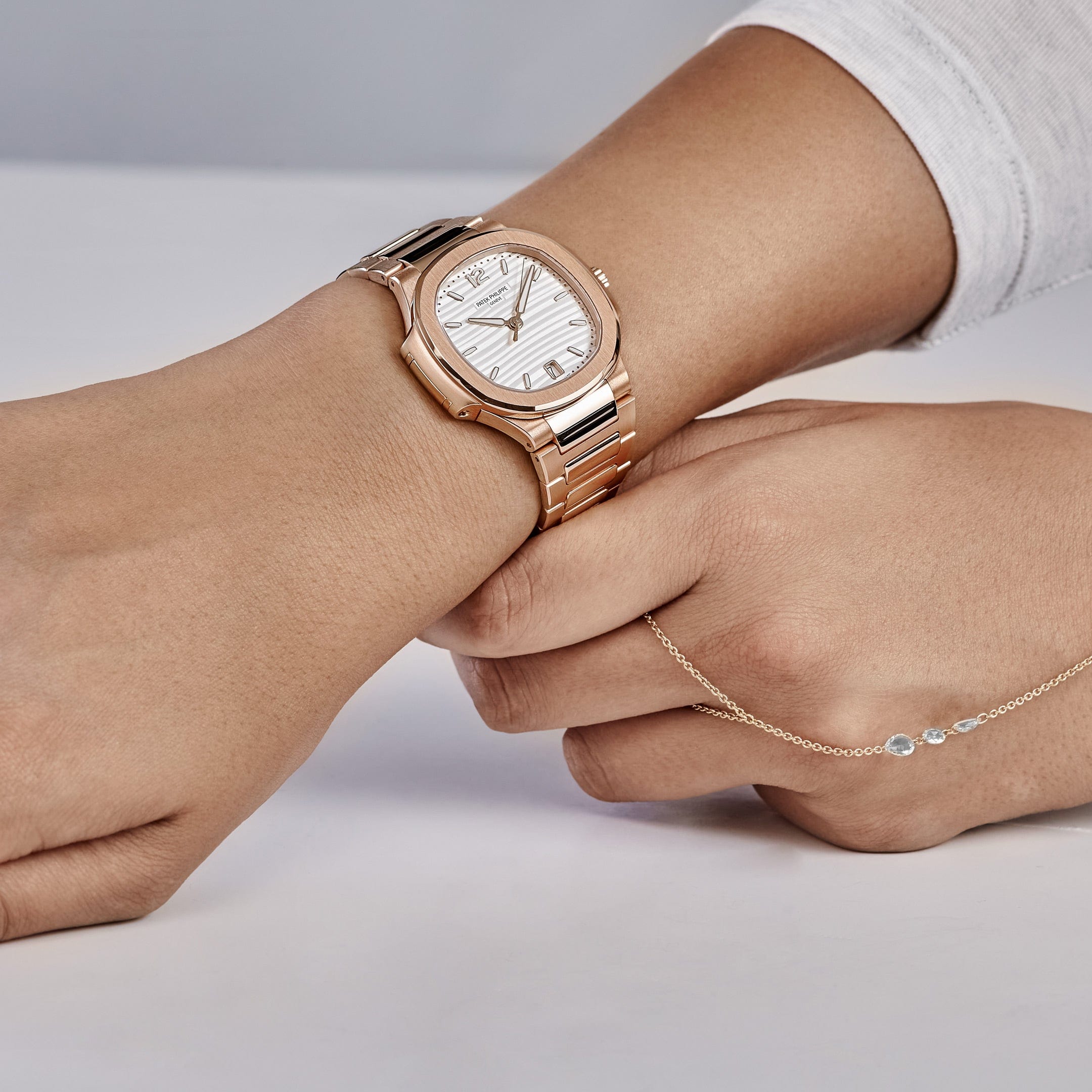 Patek Philippe Nautilus 7118/1R-001 'Ladies' Automatic Rose Gold Silvery Opaline Dial (2025)