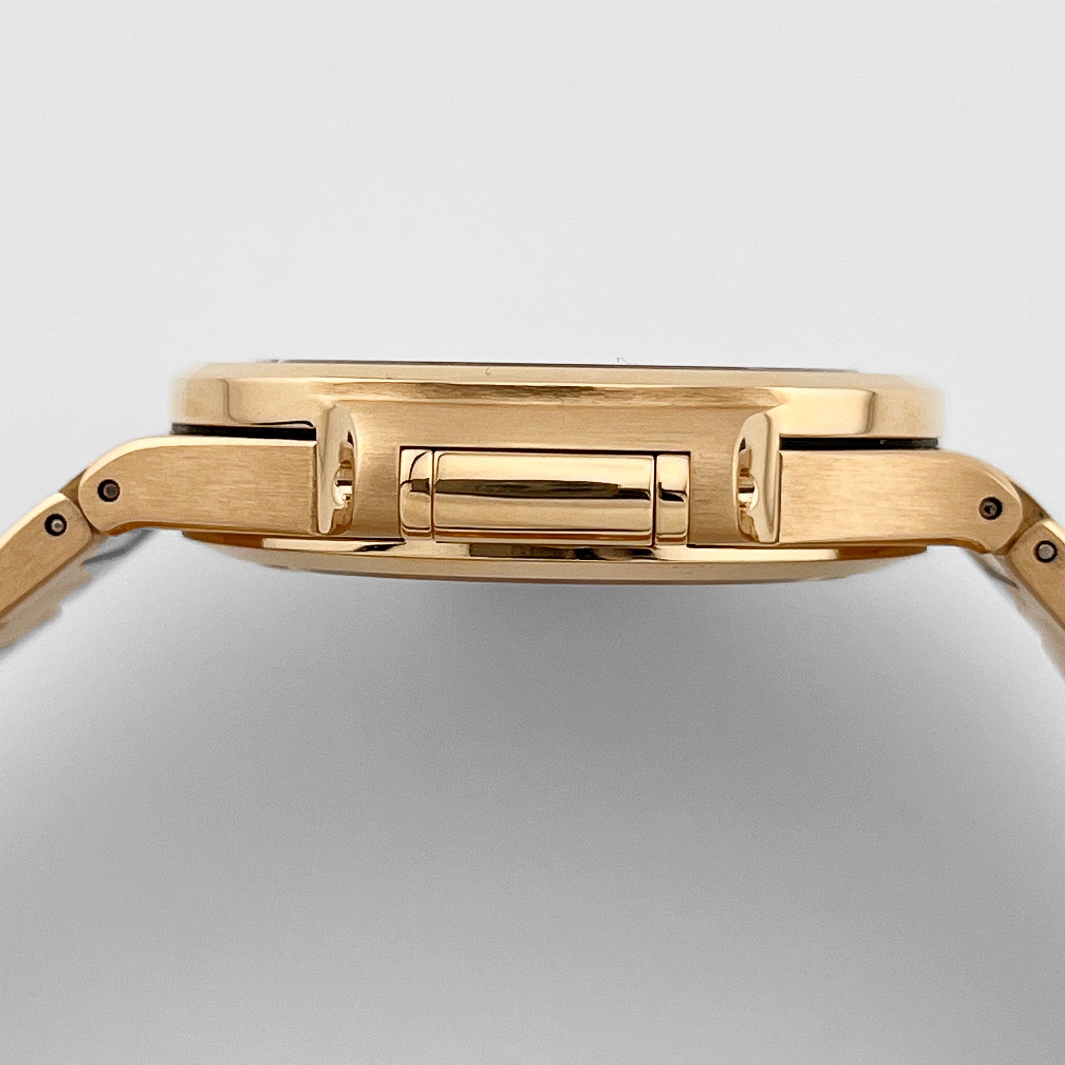 Patek Philippe Side Patek Philippe Ladies Nautilus Rose Gold 35mm 7118/1R-010 – Wrist