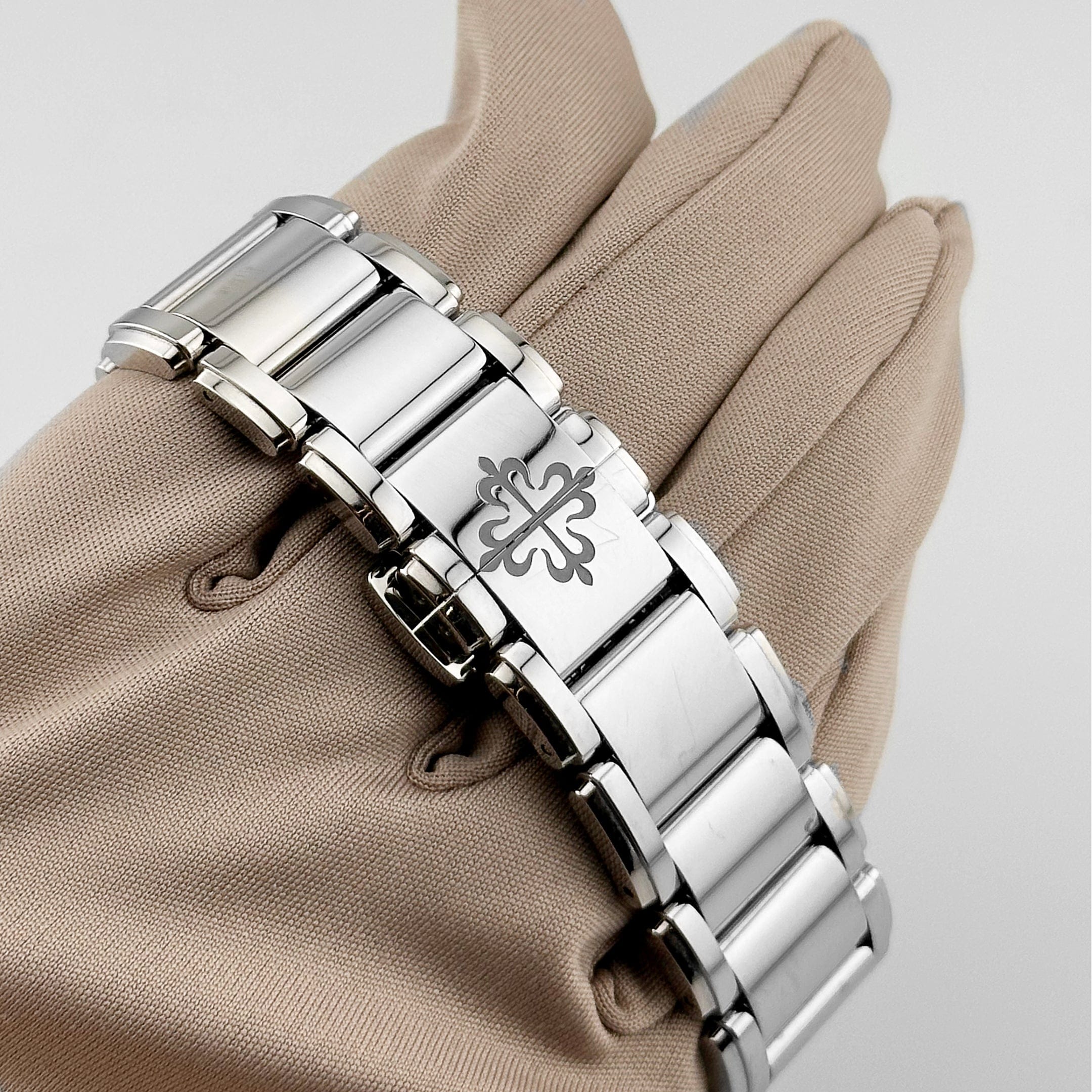 Patek Philippe Twenty-4 7300/1200A-011 Green Dial Diamond Bezel