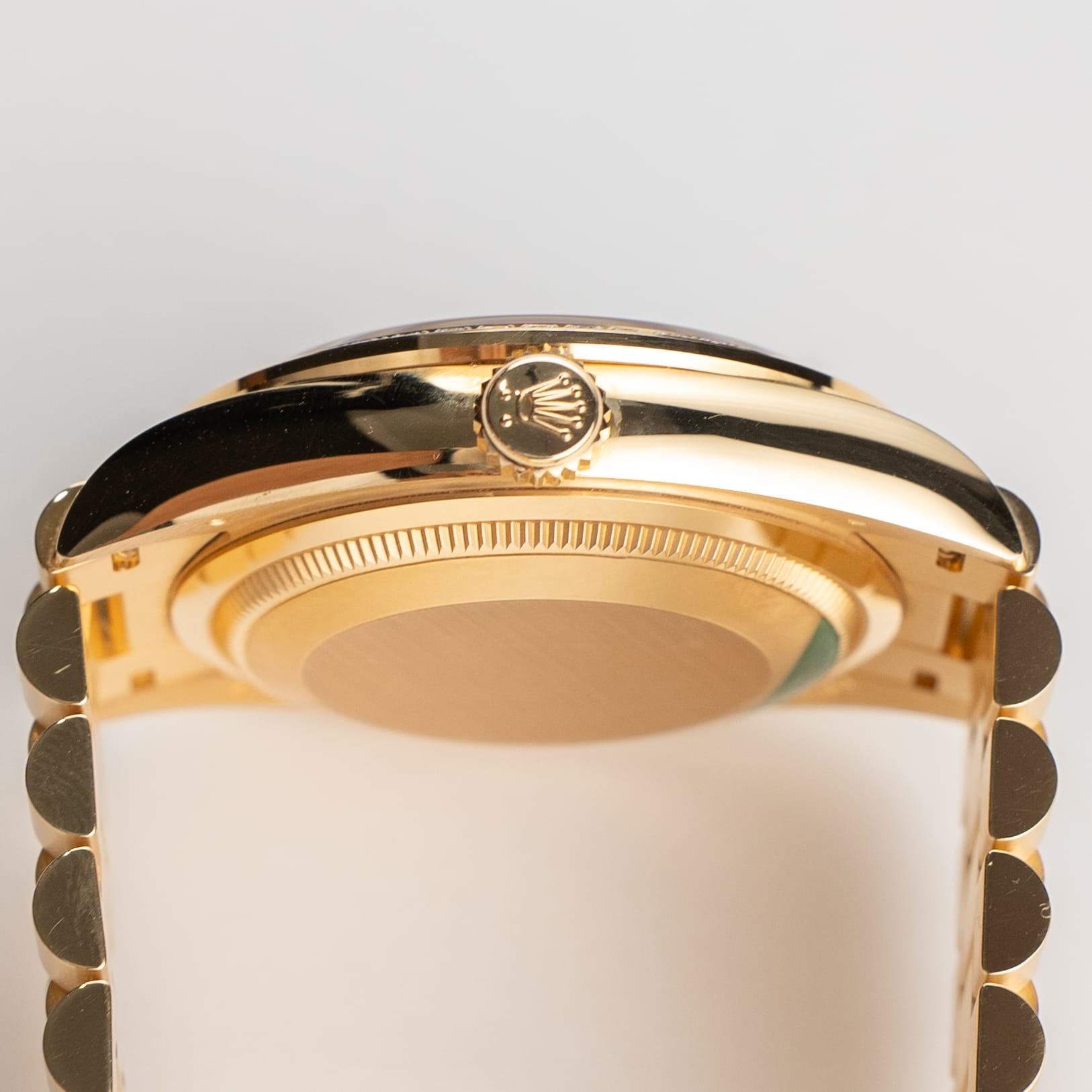 Rolex Day-Date 36 128348RBR Yellow Gold Green Malachite Dial Diamond Bezel (2021)