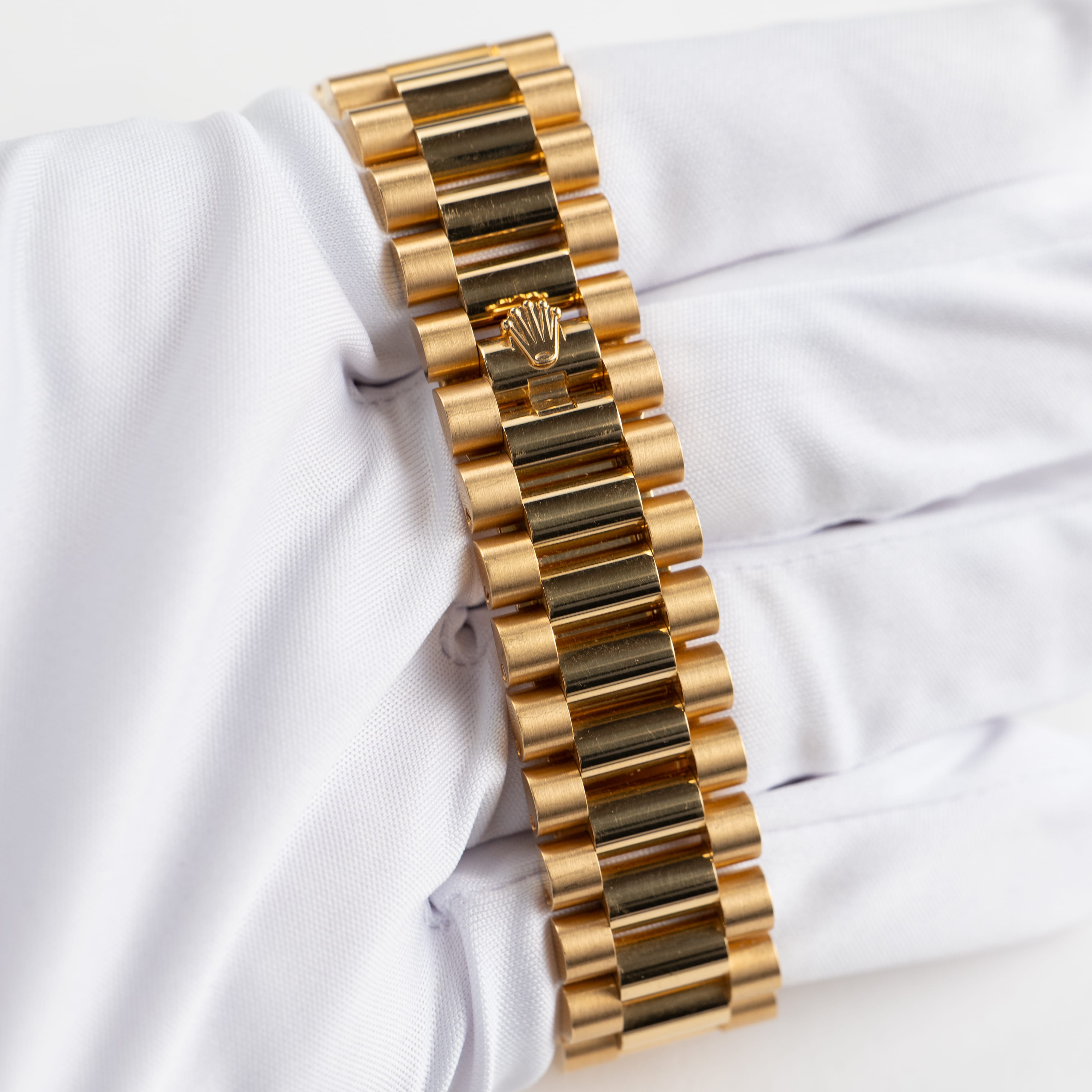 Rolex Day-Date 40 228348RBR Yellow Gold Champagne Diamond Baguette Dial Diamond Bezel (2021)