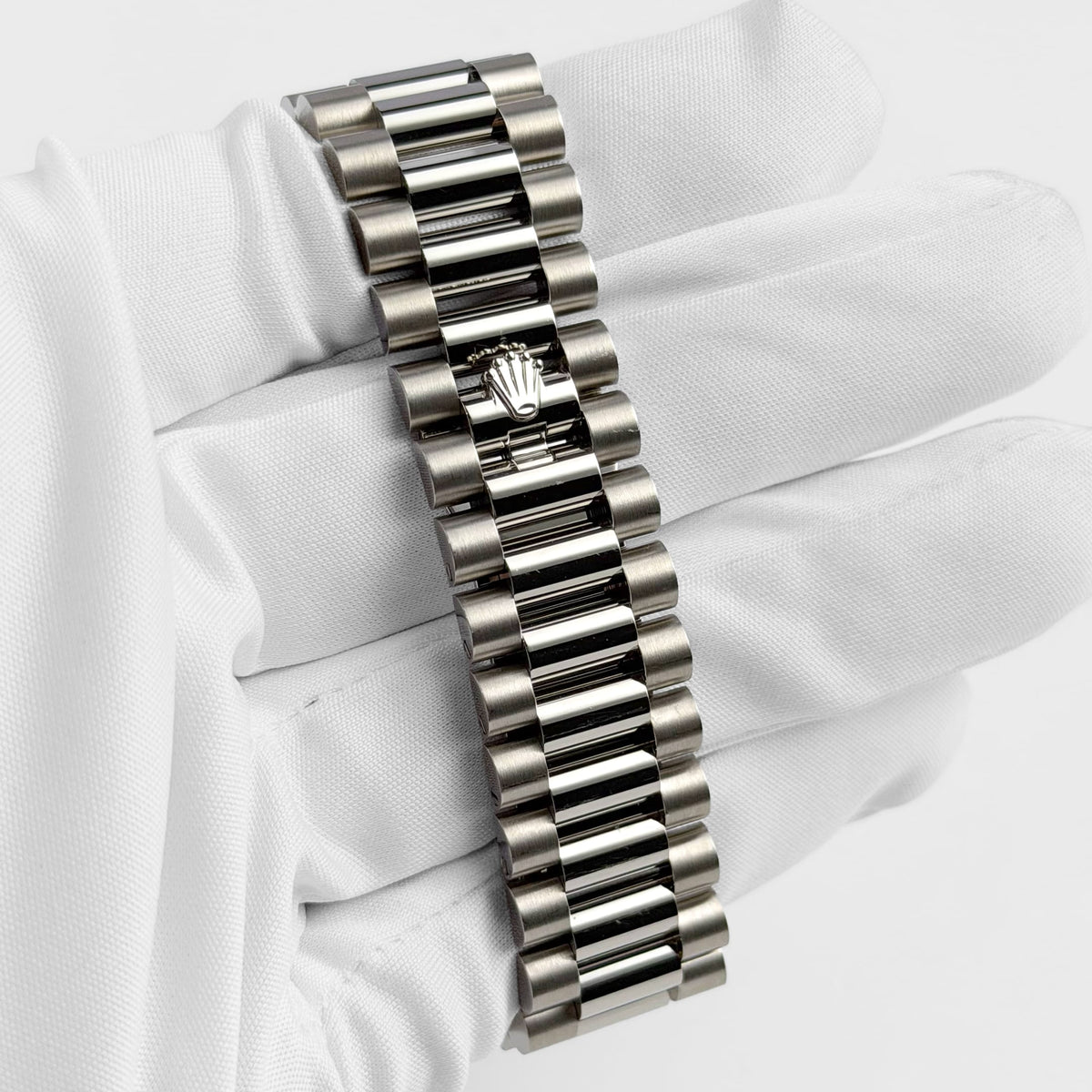 Rolex Day-Date 40 228349RBR White Gold Olive Green Dial Diamond Bezel
