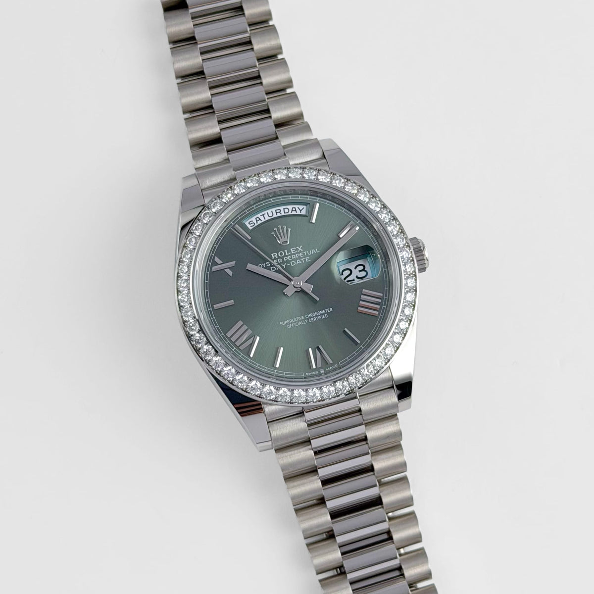Rolex Day-Date 40 228349RBR White Gold Olive Green Dial Diamond Bezel