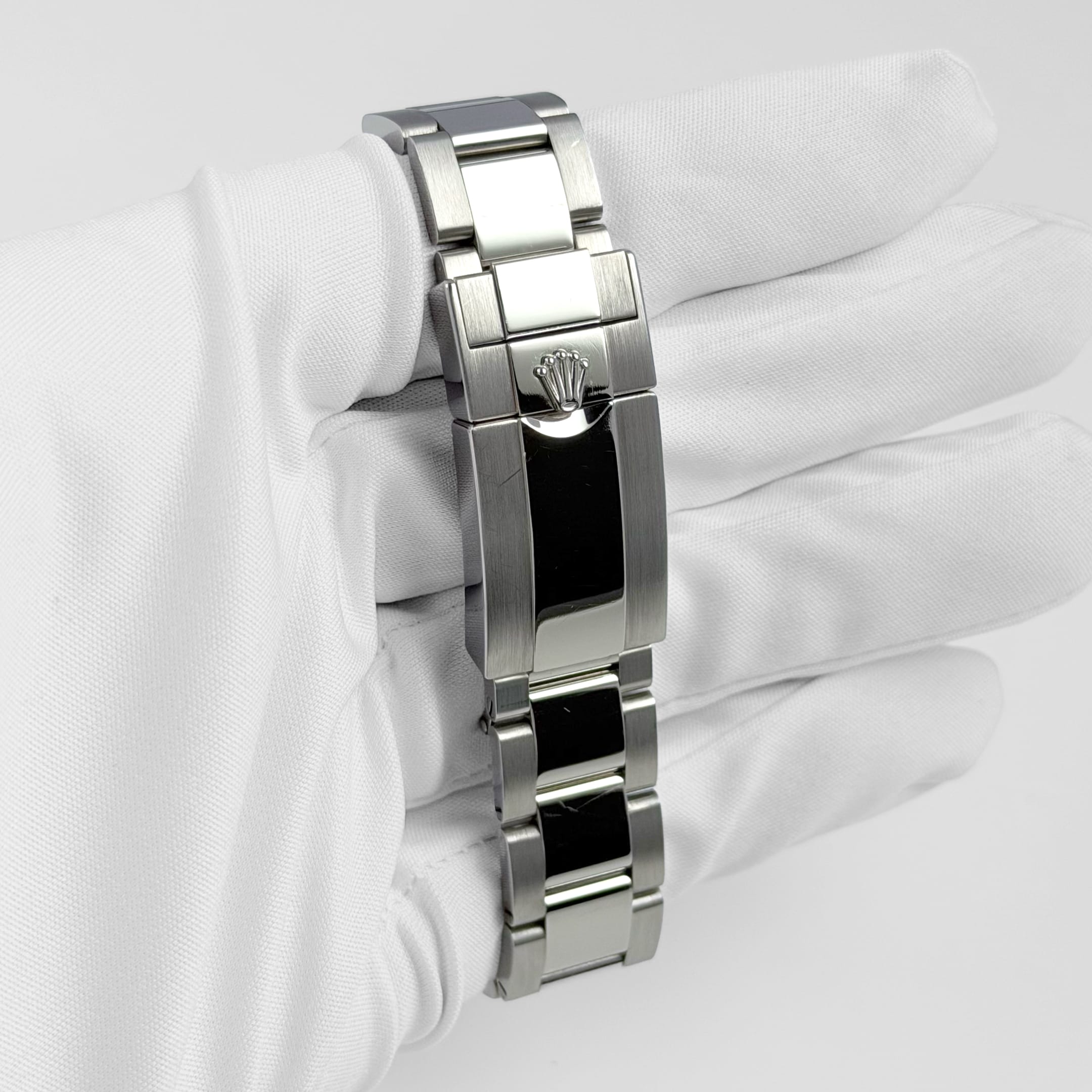 Rolex Daytona 116576TBR Platinum Ice Blue Arabic Dial Diamond Baguette Bezel (2023)