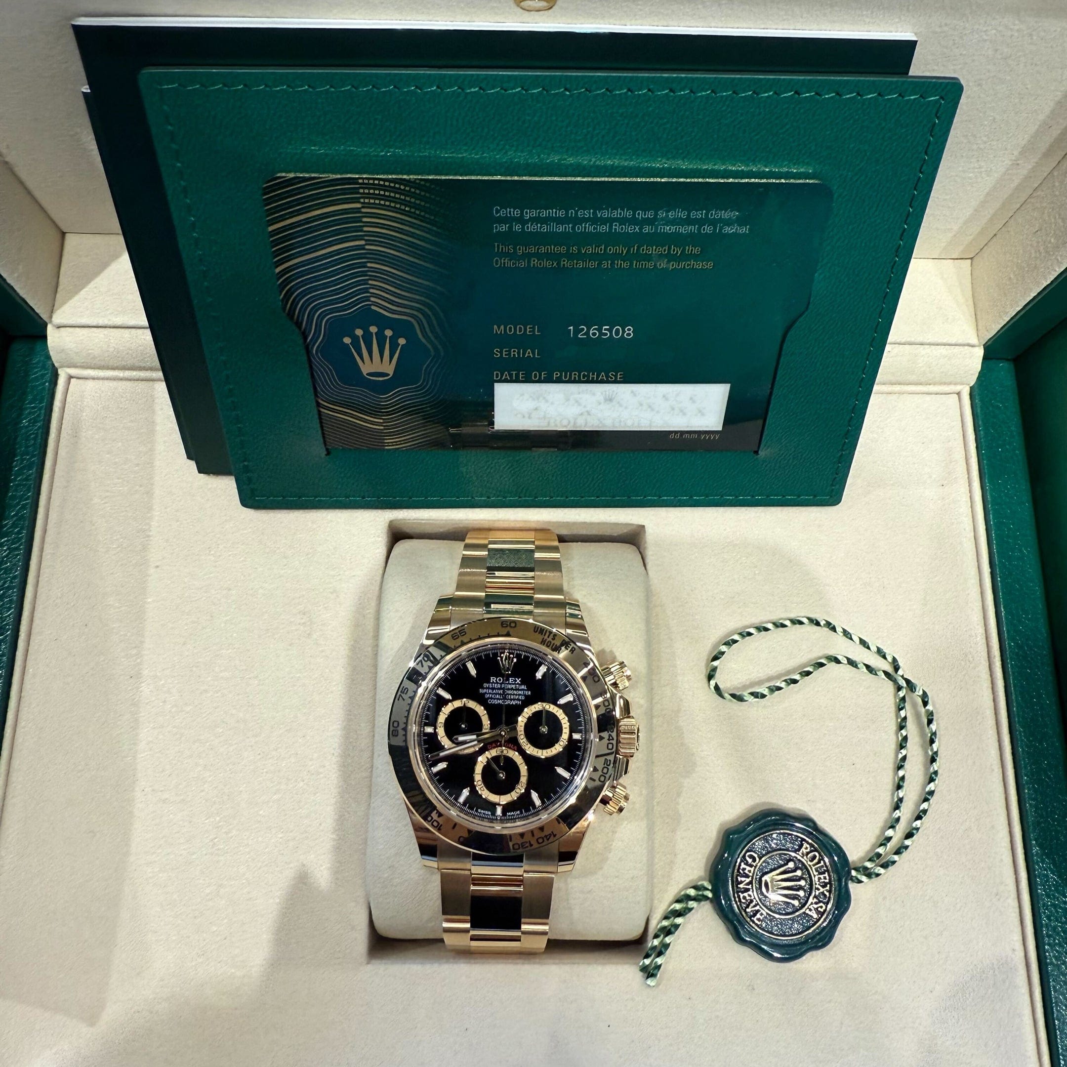  ロゴ ブローチ 金色 Rolex Daytona 126508 Yellow Gold Black Dial (2026) – Wrist Aficionado