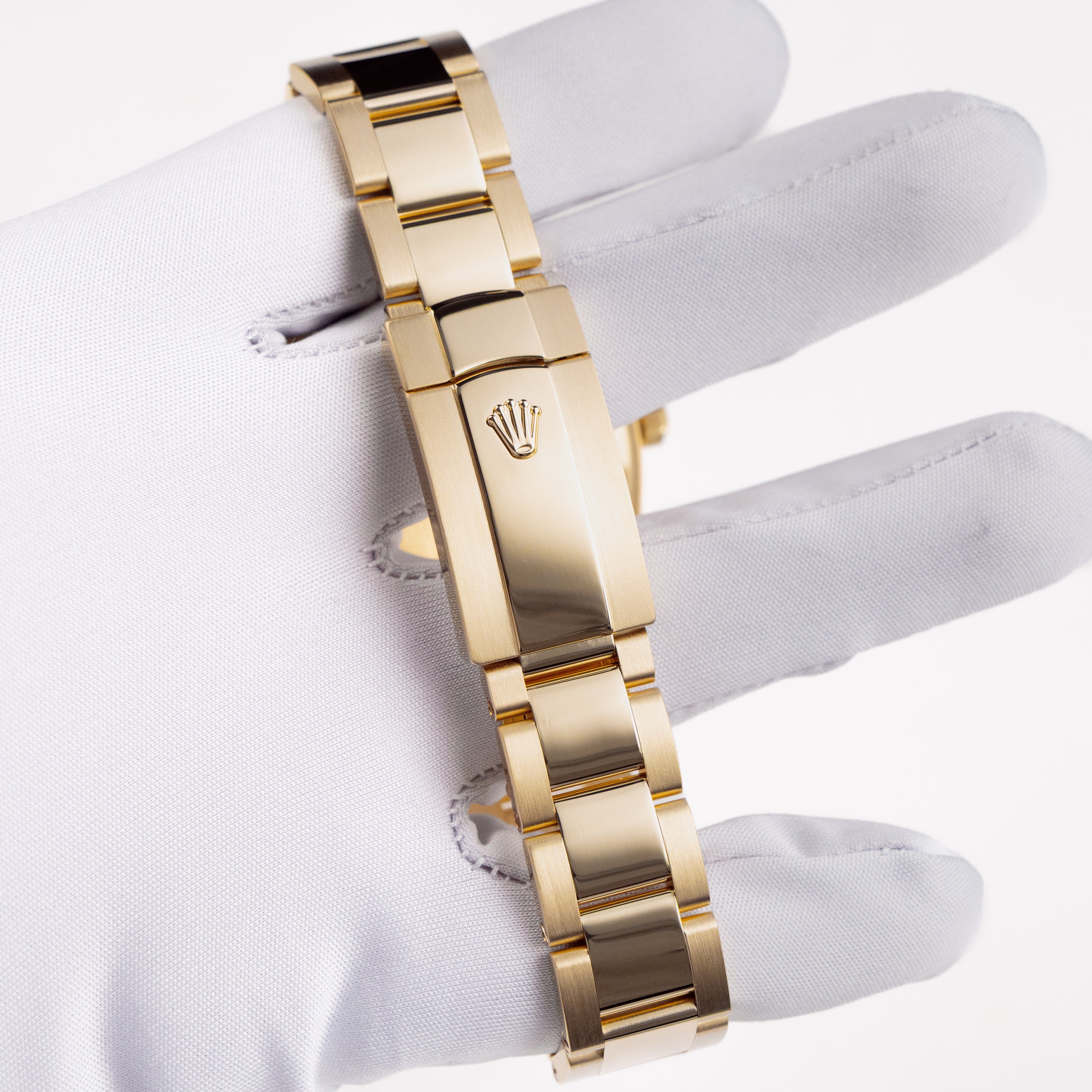 Rolex Sky-Dweller 326938 Yellow Gold Champagne Dial Oyster (2022