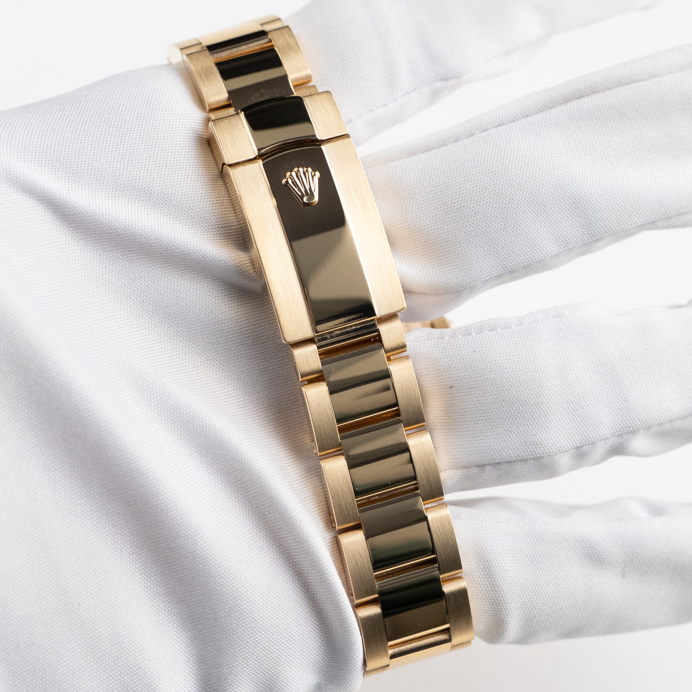 Rolex Sky-Dweller 326938 Yellow Gold White Dial (2022)