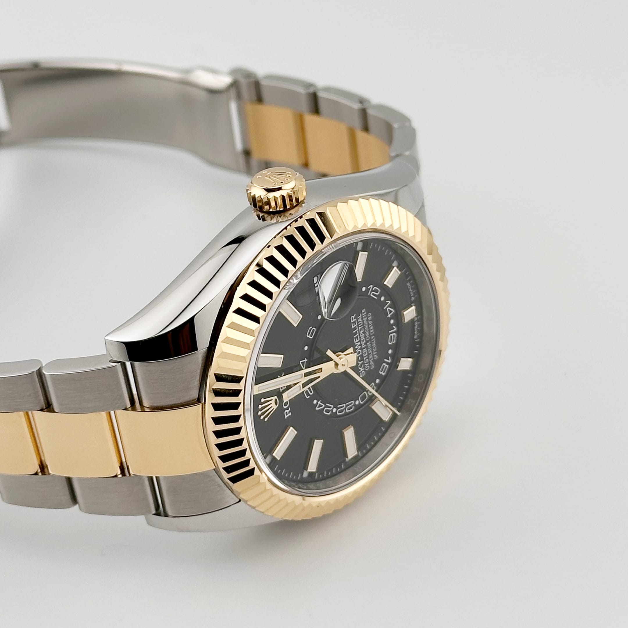 Rolex Sky-Dweller 336933 Stainless Steel Yellow Gold Black Dial Oyster (2026)