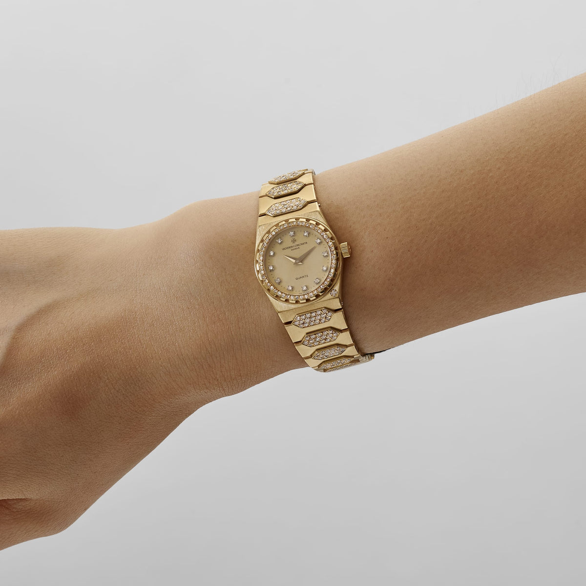 Vacheron Constantin '222' 60501 'Ladies' Yellow Gold Diamond-Set Quartz