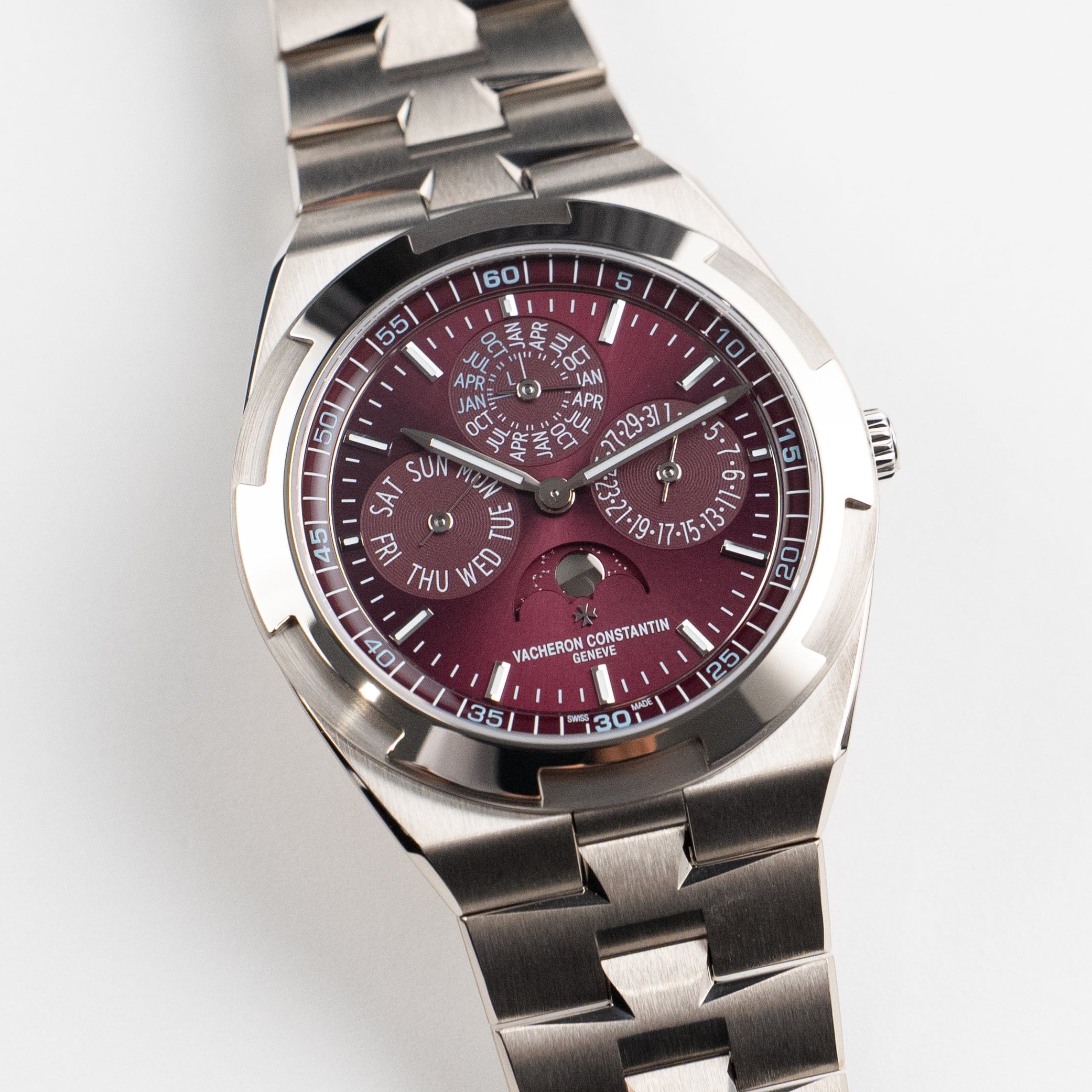 Vacheron Constantin Overseas 4300V/220G-H151 Perpetual Calendar Ultra-Thin White Gold Burgundy Dial