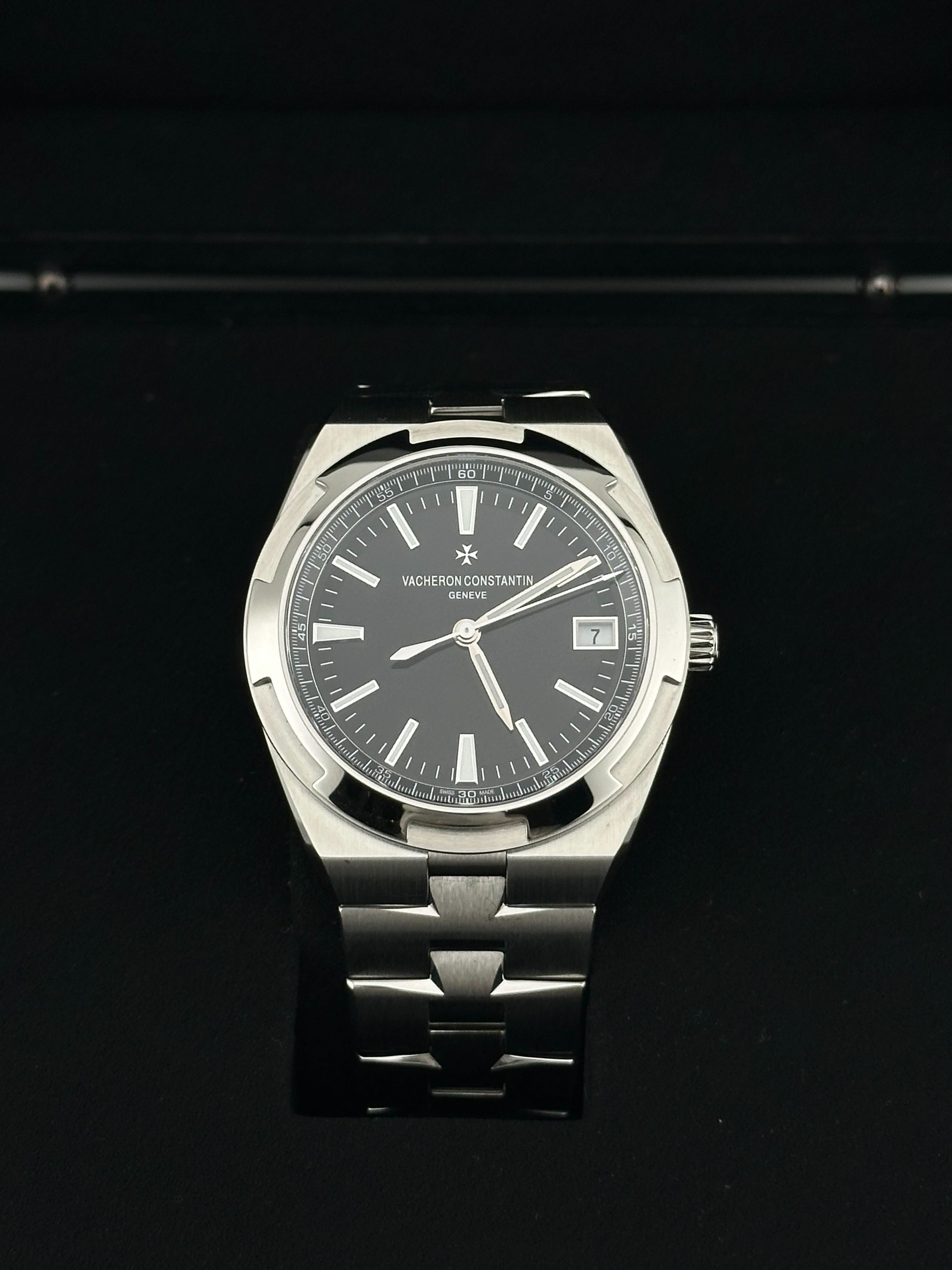 Vacheron Constantin Overseas 4500V/110A-B483 Steel Black Dial